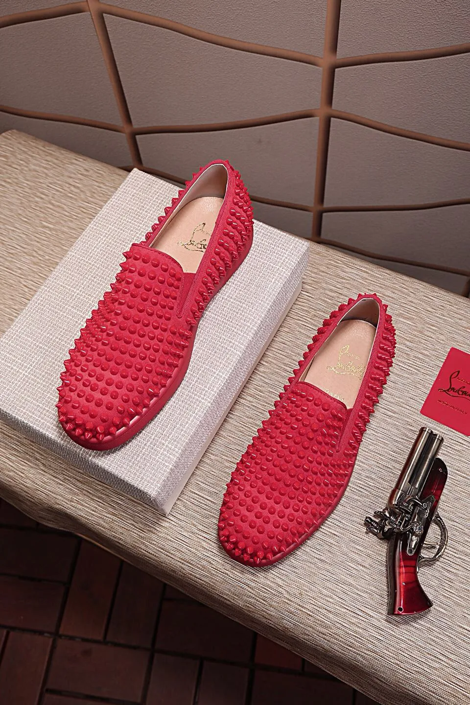 Ex-factory price 440. christian louboutin (CL red sole shoes) counter nail series, casual sneakers for couples 📢 📢 📢 Exclusive hot style release 🎈🎈💪 Movable latex feet 👻 Finished large sole car line [satisfied] 😝Female 35-40# Male 38#-46, global supply😝 [Top version]: original imported cowhide frosted upper, top original leather lining, original molded TPU outsole, original 1:1 detail processing, original shoe last, large quantity available from stock,